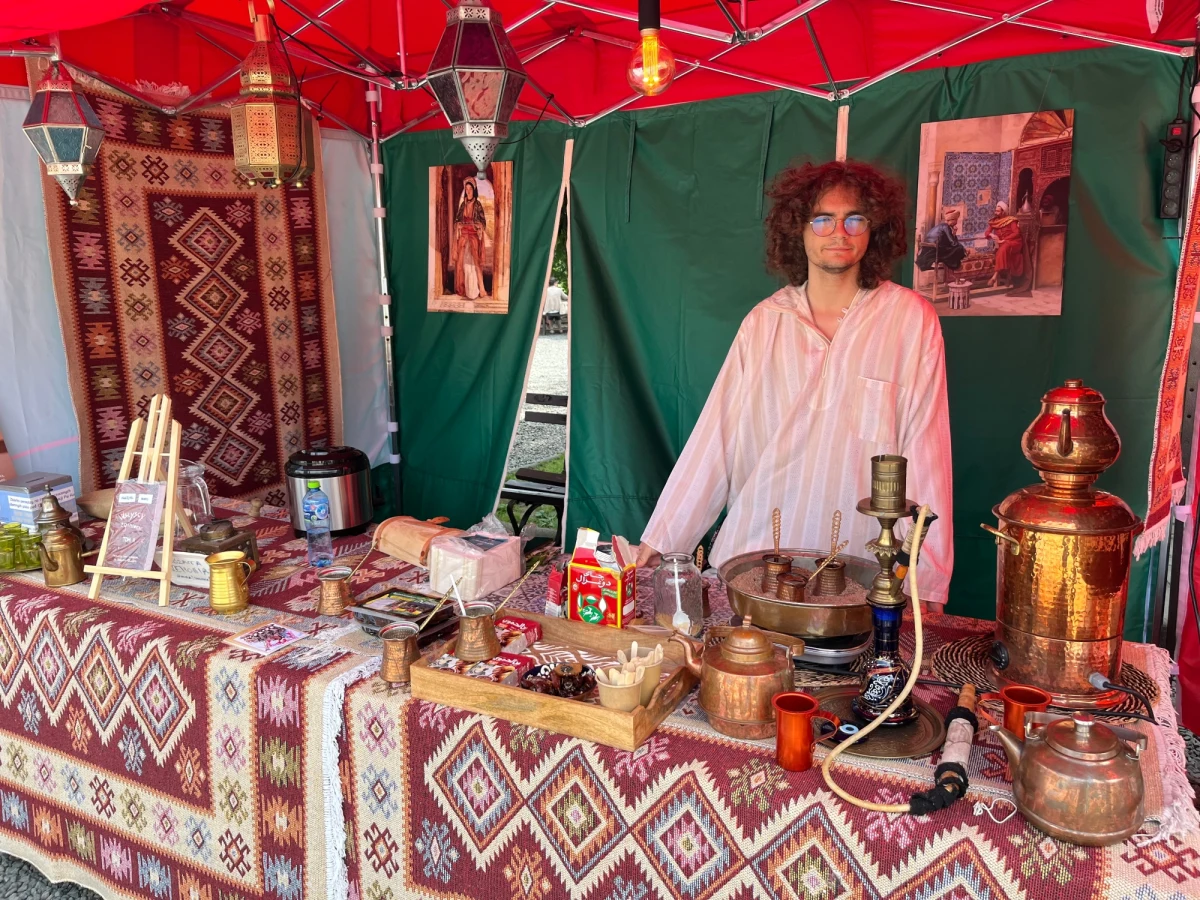 W Zamku Czocha na Dolnym Śląsku odbył się Festiwal Kuchni Historycznej i Filmowej. Można było na nim spróbować m.in. słodkości Harry'ego Pottera i napić się kremowego piwa z książek o tym młodym czarodzieju. Wbrew nazwie... to napój głównie dla dzieci.