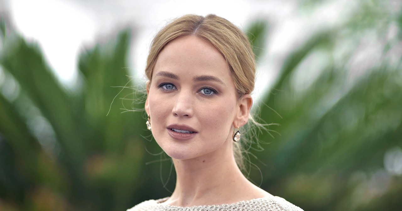 Jennifer Lawrence pożegnała blond i wygląda obłędnie. Nowa rola?
