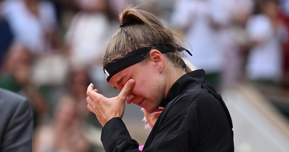 Czeskie media chwalą Karolinę Muchovą za występ w finale wielkoszlemowego turnieju French Open, w którym 26-letnia tenisistka uległa Idze Świątek 2:6, 7:5, 4:6. "Postawiła zaciekły opór faworytce" - oceniono w depeszy agencji CTK.