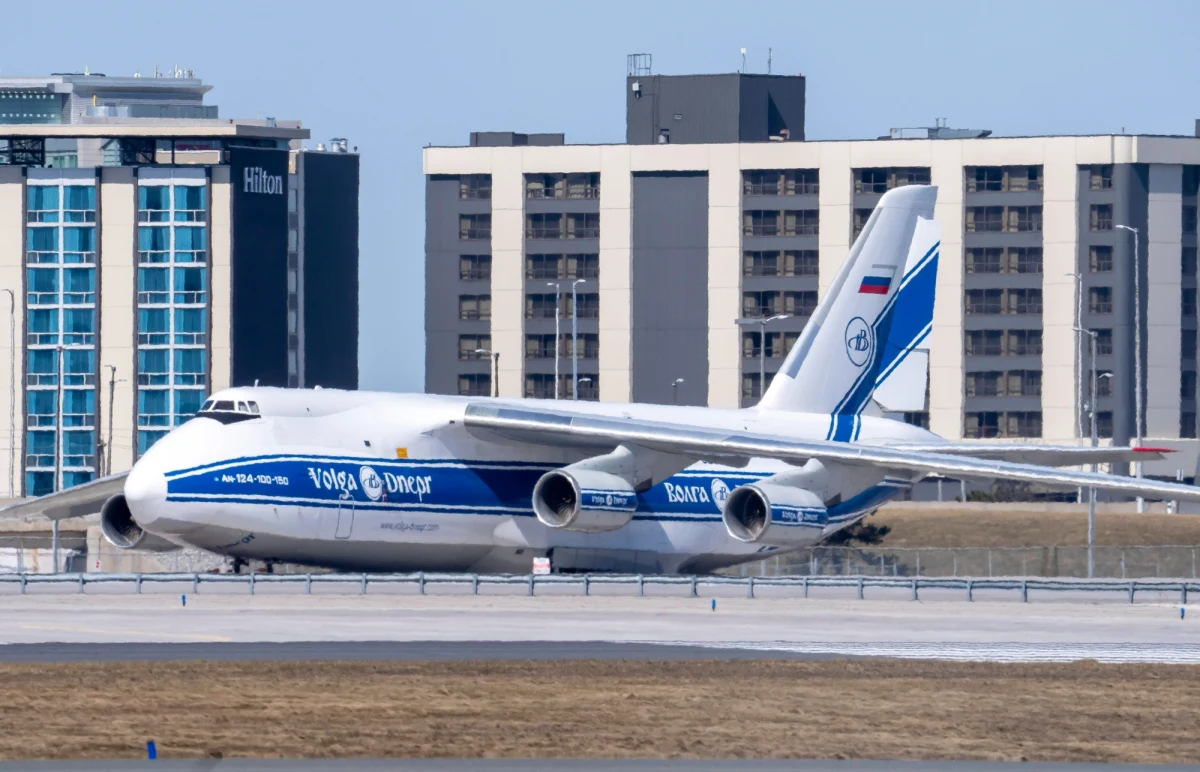 Rząd Kanady skonfiskował rosyjski samolot znajdujący się na lotnisku w Toronto – poinformowała w sobotę minister spraw zagranicznych Melanie Joly. Pozyskane środki zostaną przekazane Ukrainie. Kanada nałożyła też nowe sankcje na Rosję.