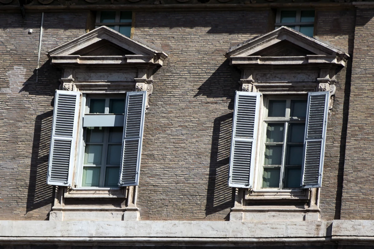 Papież Franciszek, przebywający w rzymskiej klinice Gemelli po środowej operacji jamy brzusznej, przechodzi pomyślną rekonwalescencję. W prywatnej kaplicy odmówił modlitwę Anioł Pański i zjadł obiad z osobami, które się nim opiekują - poinformował Watykan.