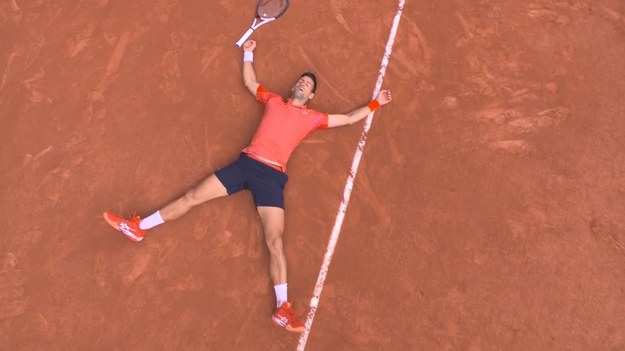 Novak Djokowić wygrał tegorocznego Rolanda Garrosa. W finale pokonał Caspera Ruuda 7:6(1), 6:3, 7:5. Zobacz ostatnią akcję meczu. 