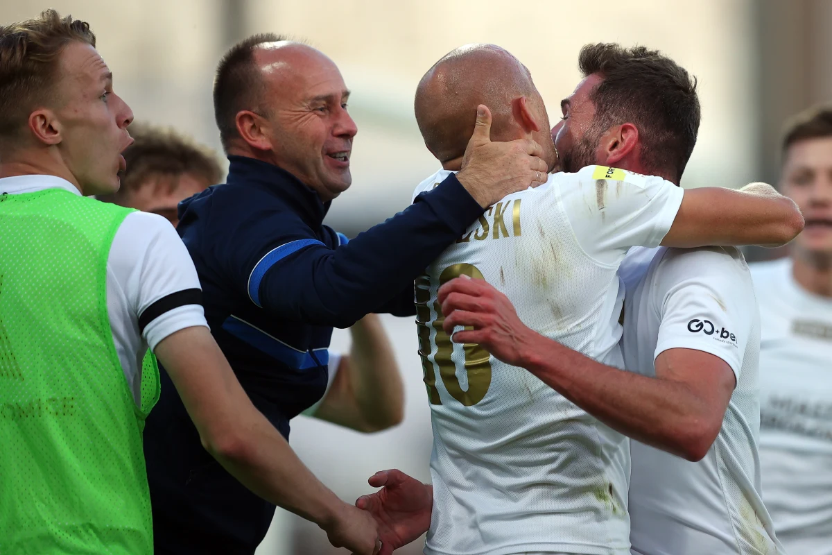 Piłkarze Puszczy Niepołomice pokonali na wyjeździe Bruk-Bet Termalicę 3:2 po dogrywce w finałowym meczu barażowym o awans do ekstraklasy. Dla zwycięskiego klubu oznacza to, że po raz pierwszy w historii wystąpi on na najwyższym poziomie rozgrywkowym.