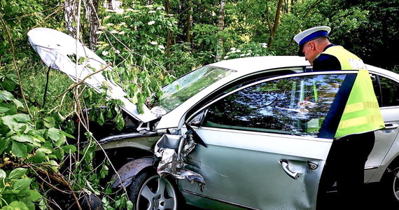 Do tragicznego wypadku doszło w powiecie szamotulskim w Wielkopolsce. Brało w nim udział 9 osób, trzy samochody i dwóch rowerzystów. W szpitalu zmarł 14-latek potrącony przez pijanego kierowcę.