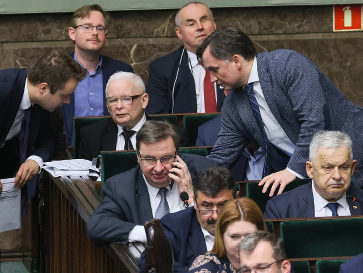 Komu Polacy dają największe szanse na wygranie najbliższych wyborów parlamentarnych? Które partie będą w stanie utworzyć rząd? Czy wyborcy ugrupowań opozycyjnych wierzą w zwycięstwo? Na te pytania pomoże nam odpowiedzieć sondaż przygotowany dla RMF FM i "Dziennika Gazety Prawnej".