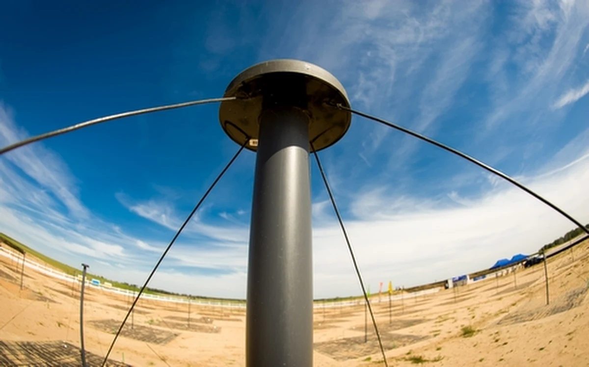 Astronomowie z całego świata przyjechali do Olsztyna na konferencję naukową LOFAR Family Meeting. Przez kilka najbliższych dni w Centrum Konferencyjnym Uniwersytetu Warmińsko-Mazurskiego będą rozmawiać m.in. o kosmicznej pogodzie, obserwacji gwiazd i egzotycznych pulsarów, a także o badaniu najdalszych obiektów na granicy znanego nam Wszechświata.