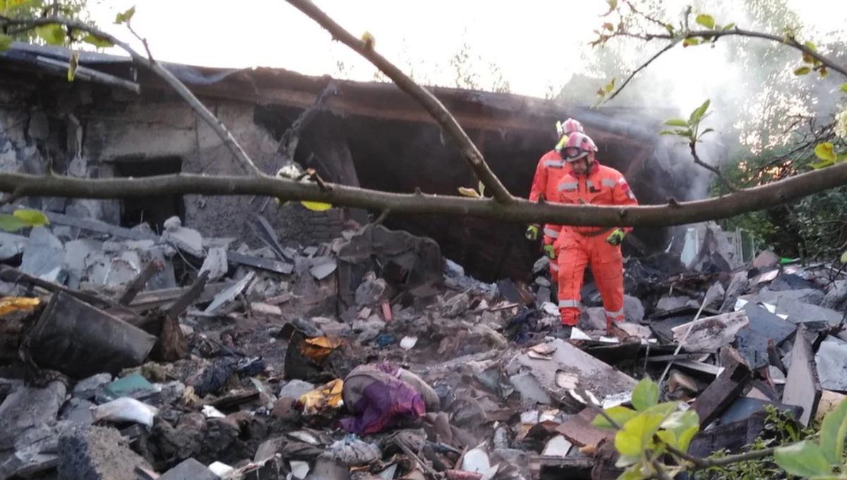 Dwie osoby zginęły w pożarze, który wybuchł nocą z niedzieli na poniedziałek w Zebrzydowicach w województwie śląskim. Akcja strażaków trwała całą noc.
