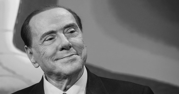 Uroczystości pogrzebowe Silvio Berlusconiego odbędą się w środę w katedrze w Mediolanie, początek ceremonii zaplanowano na godzinę 15 - przekazała Ansa. Agencja powołała się na kurię w stolicy Lombardii, rodzinnym mieście polityka i magnata finansowego.