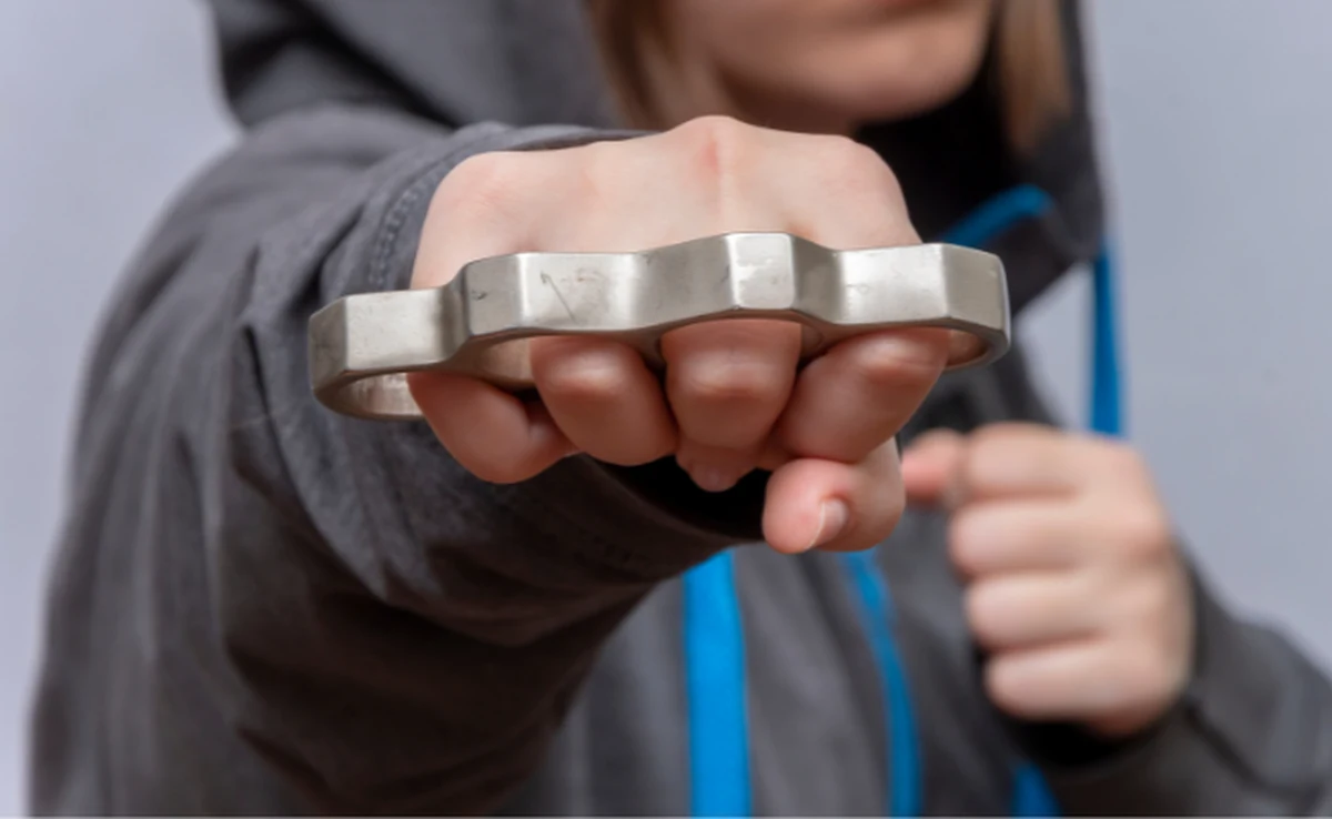 Za rozbój, uszkodzenie ciała i zuchwałą kradzież odpowiedzą kobieta i mężczyzna, którzy w Lubinie na Dolnym Śląsku ukradli 12-latkowi telefon, a 16-latce próbowali zabrać komórkę, używając kastetu.

