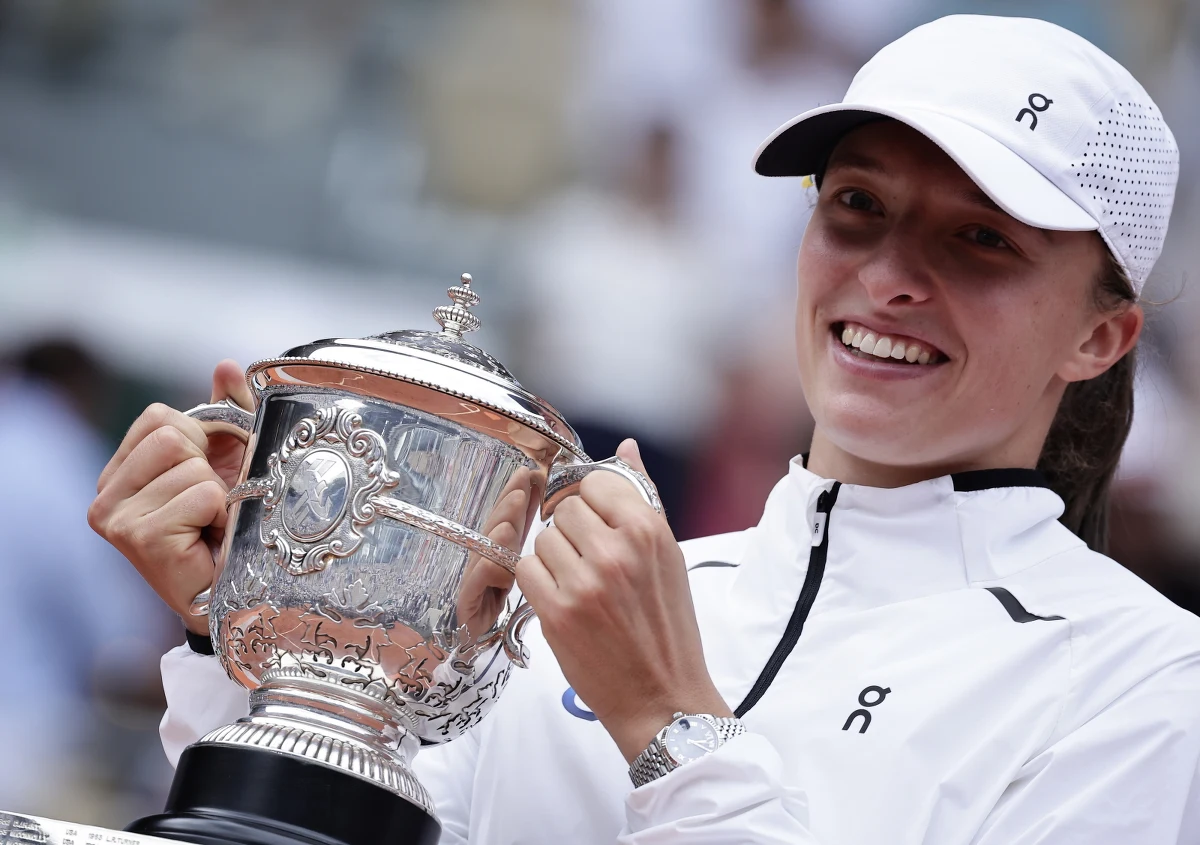 Najlepsza tenisistka świata, Iga Świątek, pojawi się na Majorce jako gość specjalny Rafaela Nadala. "Numer jeden światowego rankingu WTA przyjęła nasze zaproszenie i dołączy do nas w trakcie specjalnego wydarzenia z udziałem młodzieży i studentów Akademii Rafaela Nadala" - ogłosiła szkoła w mediach społecznościowych.