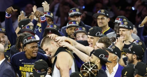 Koszykarze Denver Nuggets zdobyli pierwsze w historii klubu mistrzostwo NBA. W piątym meczu finału pokonali u siebie Miami Heat 94:89 i wygrali serię play-off 4-1. Najbardziej wartościowym zawodnikiem (MVP) finałów uznano Serba Nikolę Jokica.