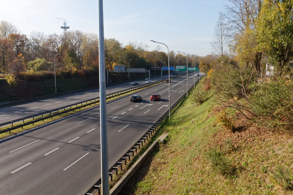 Od dziś na półtora miesiąca zamknięty będzie zjazd na autostradę A4 w Mysłowicach z trasy S1 od strony Cieszyna na Kraków - poinformował zarządca autostrady, spółka Stalexport Autostrada Małopolska (SAM). To konieczne ze względu na kolejny etap remontu węzła Brzęczkowice.

