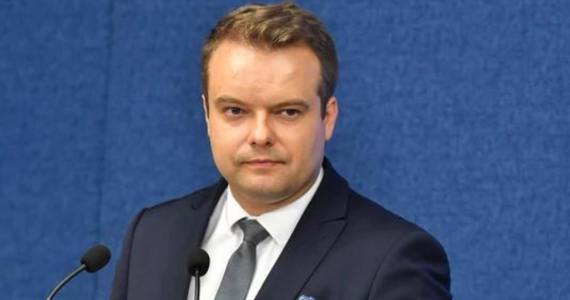 Sejm na rozpoczynającym się dziś posiedzeniu nie wybierze członków komisji do badania rosyjskich wpływów. Prawo i Sprawiedliwość wstrzymuje powoływanie zespołu do czasu rozpatrzenia prezydenckiej nowelizacji tak zwanej ustawy "lex Tusk", regulującej działania komisji. 