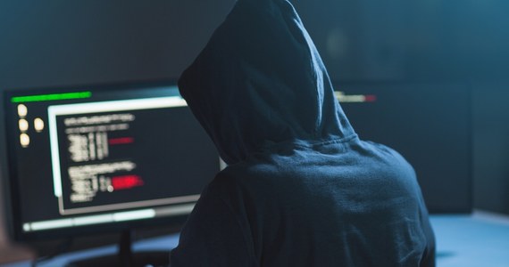 "Trwa kolejny atak hakerski na ePUAP, czyli platformę służącą obywatelom do załatwiania spraw urzędowych online. Usługi są dostępne, ale mogą wystąpić utrudnienia" - poinformował minister cyfryzacji Janusz Cieszyński.