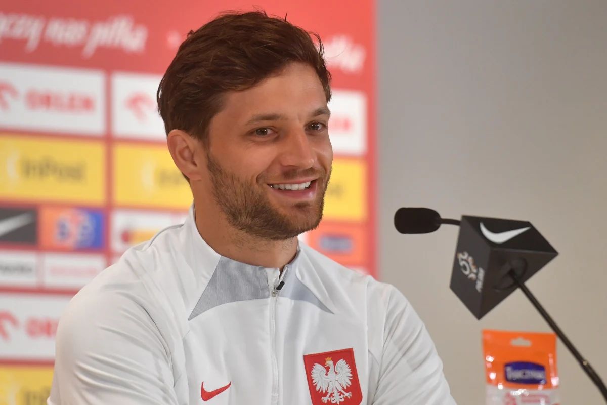 Bartosz Bereszyński, jeden z najbardziej doświadczonych reprezentantów Polski, zamierza jeszcze kilka lat grać na wysokim poziomie. "Jestem drugim najstarszym piłkarzem z pola w kadrze narodowej, ale to nie znaczy, że rano musi mnie wszystko boleć" - zauważył. Obrońca był pytany także o swoją przyszłość. 