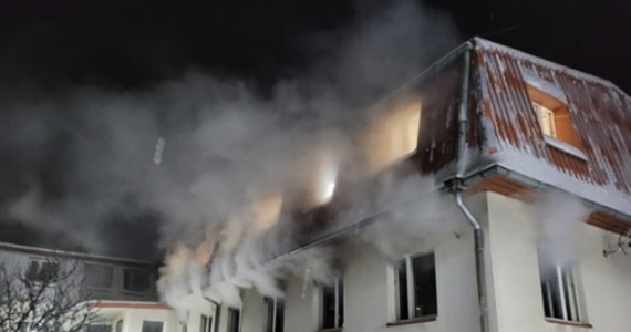 Koniec śledztwa w sprawie grudniowego pożaru w Domu Pomocy Społecznej w Lublińcu. Akt oskarżenia trafił do sądu. Prokuratura ustaliła, że sprawcą pożaru był jeden z pensjonariuszy. 