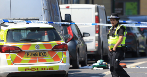 31-letni mężczyzna został zatrzymany w związku z dramatycznymi wydarzeniami w brytyjskim Nottingham. Na ulicach znaleziono tam ciała trzech osób. Doszło też do próby staranowania przechodniów przez kierowcę furgonetki. 