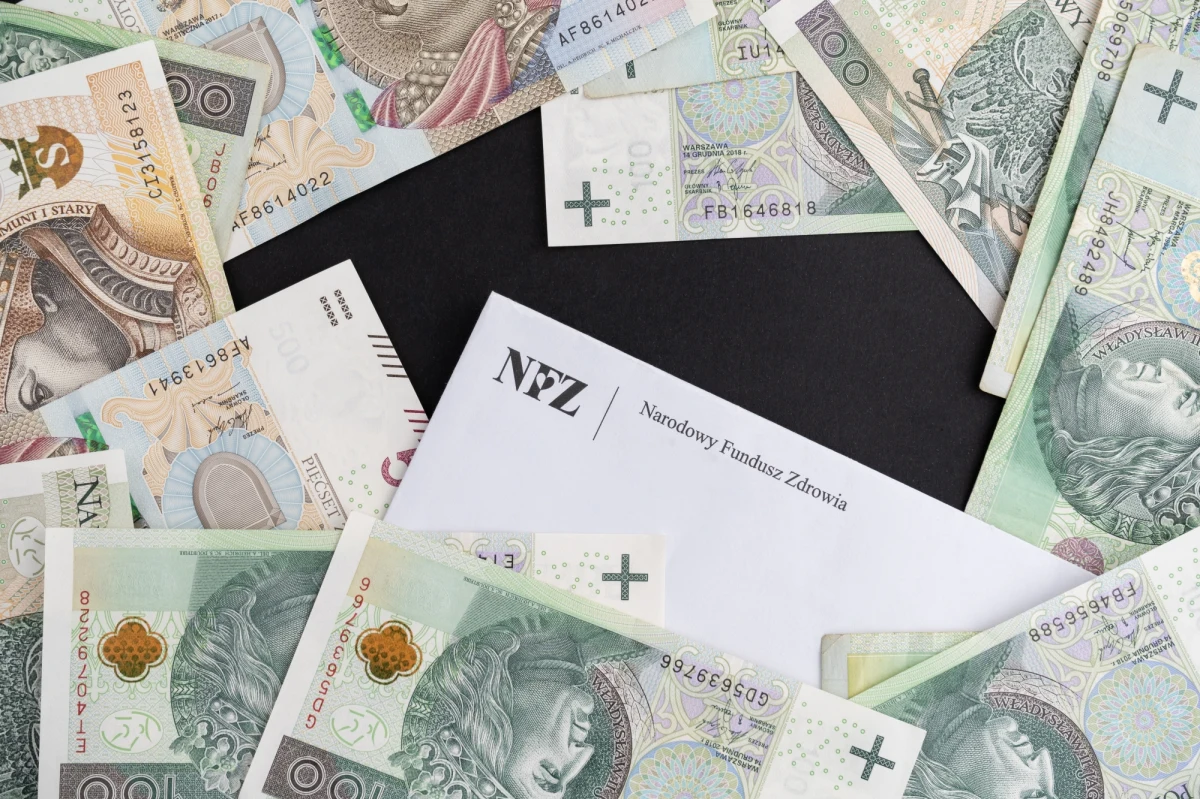 Nie zabraknie pieniędzy na leczenie pacjentów - tak zapewnia dyrektor Biura Komunikacji Społecznej i Promocji Narodowego Funduszu Zdrowia w odpowiedzi na pytania naszego dziennikarza o rekordowo duże wydatki NFZ. Według najnowszego planu finansowego, te wydatki będą w tym roku wyższe od przychodów o ponad 11 miliardów złotych.