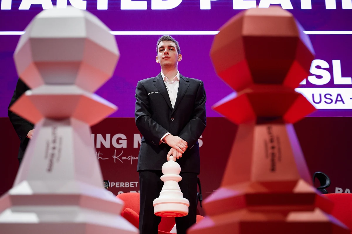 Najlepszy polski szachista Jan-Krzysztof Duda zagra wreszcie o wielką stawkę w swoim ukochanym Krakowie. Już 19 czerwca 2023 roku w Operze Krakowskiej odbędą się mistrzostwa Europy par w szachach błyskawicznych. Mistrzostwa są imprezą towarzyszącą Igrzyskom Europejskim 2023 i jednym z największych wydarzeń szachowych w tym roku w Polsce. Jan-Krzysztof Duda zagra w parze z Oliwią Kiołbasą.