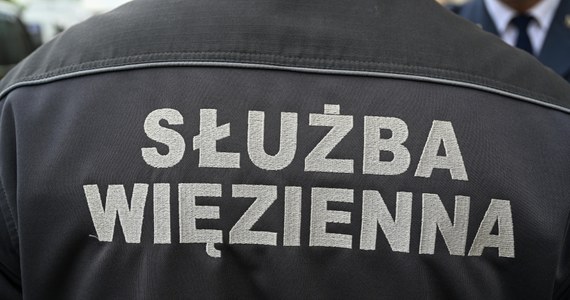 Troje Gruzinów, którzy chcieli wyłudzić pieniądze od funkcjonariusza służby więziennej podając się za pracownika banku, wpadło w pułapkę przygotowaną przez policjantów w Krakowie. Oszuści zostali tymczasowo aresztowani na trzy miesiące. Grozi im do ośmiu lat więzienia.