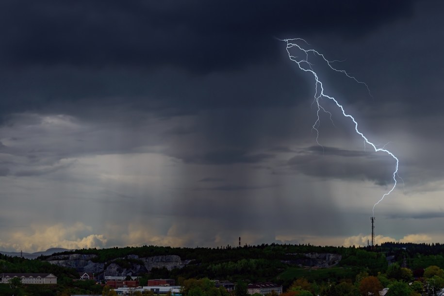 Burze i grad. IMGW wydał alerty