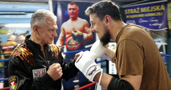 To może być dobry krok w budowaniu reputacji i popularności kickboxingu. Zanim trafi na igrzyska olimpijskie, pojawi się w programie III Igrzysk Europejskich Kraków – Małopolska 2023. Podczas tegorocznej imprezy, 128 sportowców z 25 krajów zmierzy się w 16 konkurencjach.