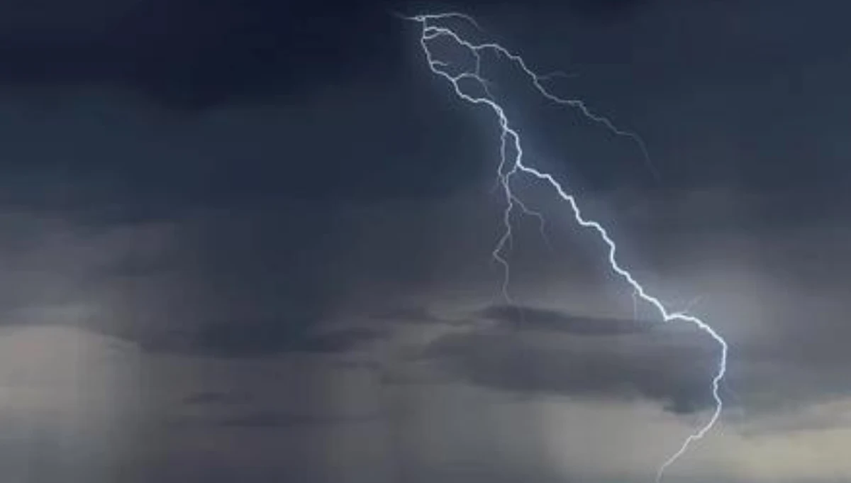 Ostrzeżenia pierwszego stopnia przed burzami z gradem w południowej i centralno-wschodniej części Polski wydał Instytut Meteorologii i Gospodarki Wodnej. Można się spodziewać silnych opadów deszczu i porywów wiatru do 60 km/h.