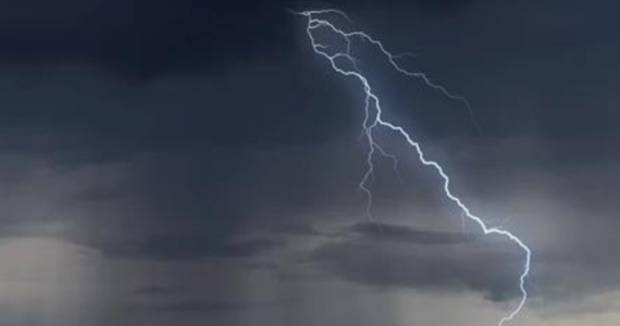 Ostrzeżenia pierwszego stopnia przed burzami z gradem w południowej i centralno-wschodniej części Polski wydał Instytut Meteorologii i Gospodarki Wodnej. Można się spodziewać silnych opadów deszczu i porywów wiatru do 60 km/h.
