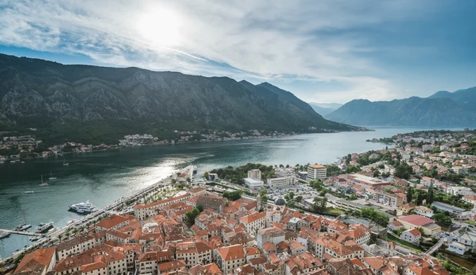 Czarnogóra: Bałkańska perła na wakacje. Jak dojechać i co zobaczyć?