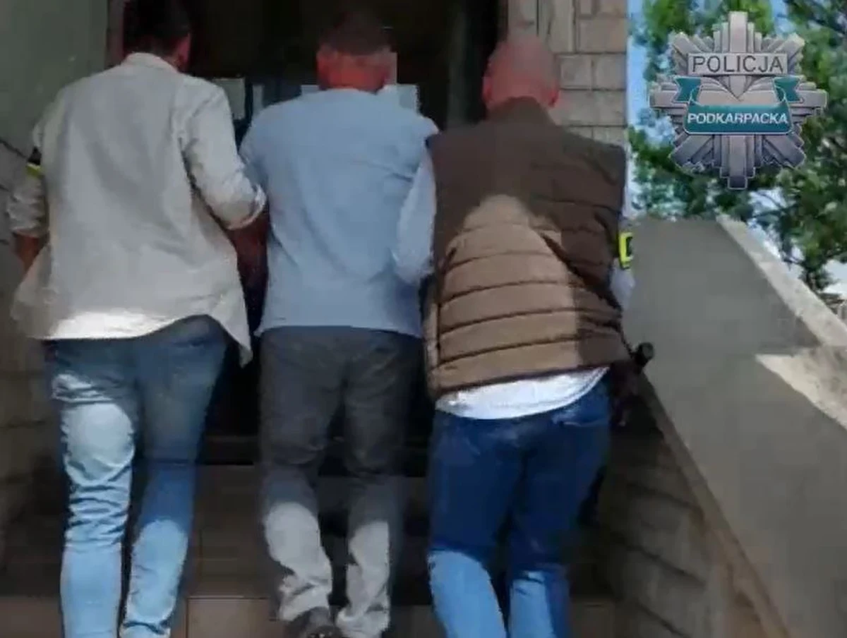 Policjanci zatrzymali trzech mężczyzn, którzy na rynku detalicznym kupowali leki, a potem sprzedawali je hurtowniom, które wprowadzały je dalej do obrotu. W Polsce taki odwrócony łańcuch dystrybucji jest zakazany, produkty lecznicze powinny trafić bezpośrednio do pacjenta.

