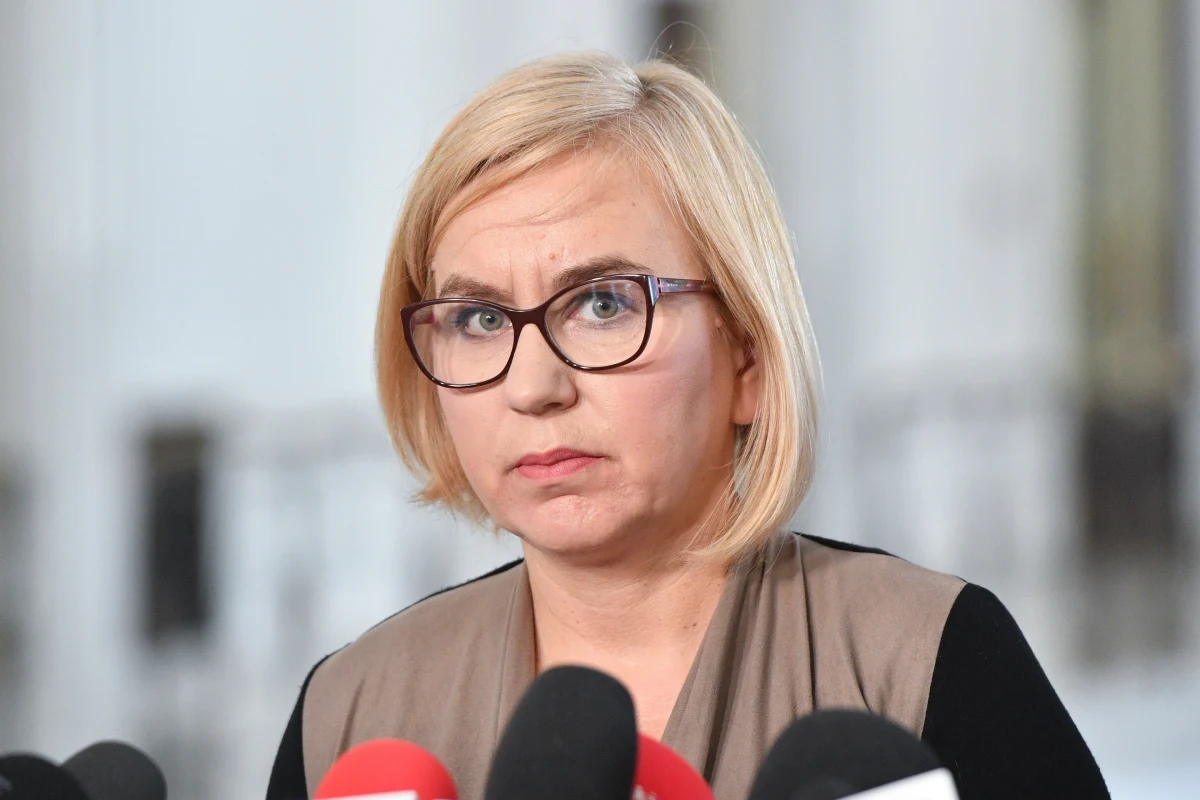 ​Trzecia Droga złożyła w Sejmie projekt ustawy podnoszący subwencję oświatową z obecnych niespełna 2 proc. do 3 proc. PKB. Skutkiem zwiększenia wydatków na subwencję oświatową byłoby zwiększenie wydatków publicznych na edukację łącznie do ok. 6 proc. PKB - poinformowano.