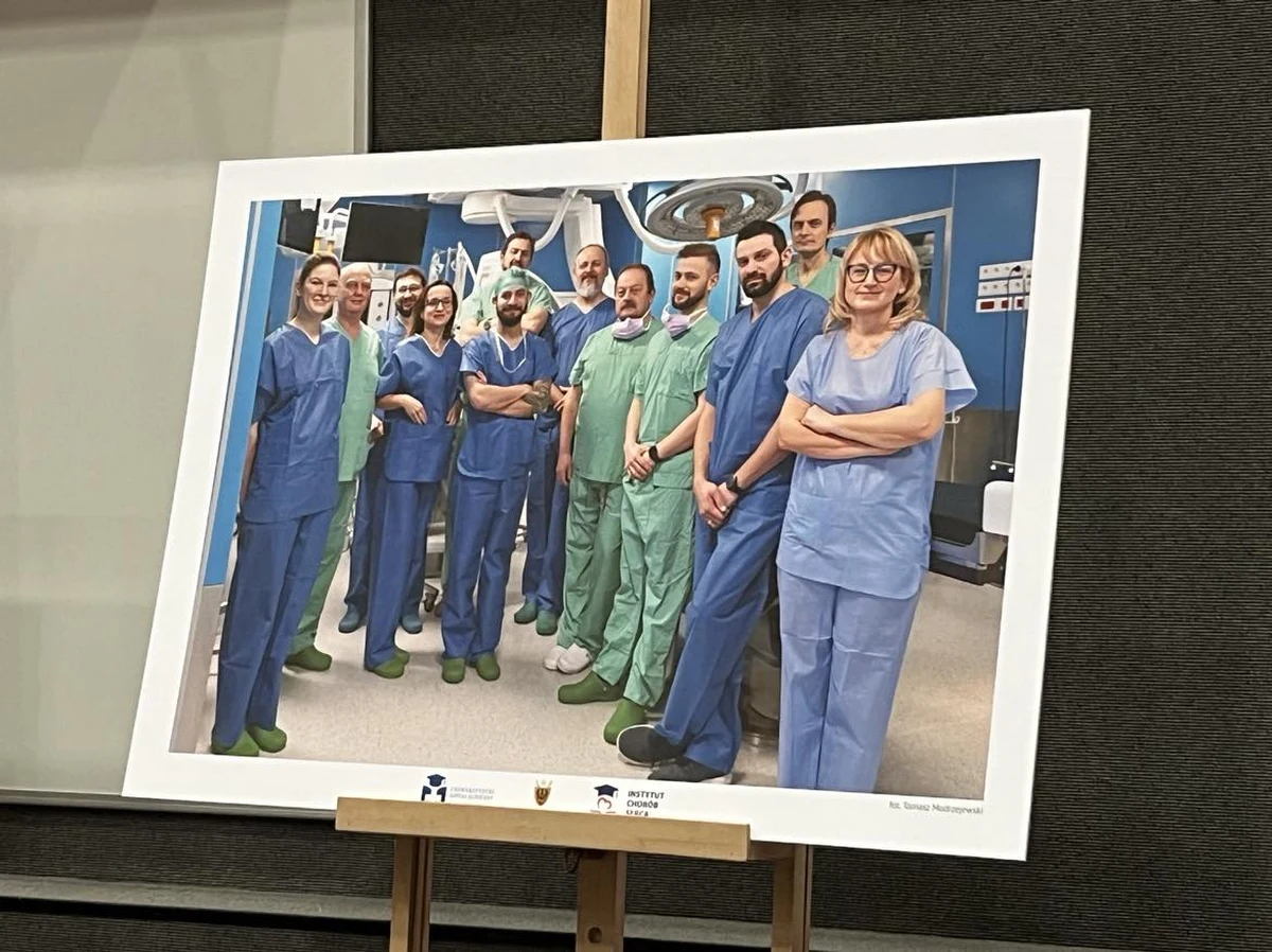 Setną transplantację serca wykonano w Uniwersyteckim Szpitalu Klinicznym we Wrocławiu. Taki wynik udało się osiągnąć w dwa lata. Jedną z pacjentek, która dostała szansę na nowe życie, jest mająca dziś prawie 23-lata Natalia Walczak. Serce przeszczepiono jej w 2021 roku.
