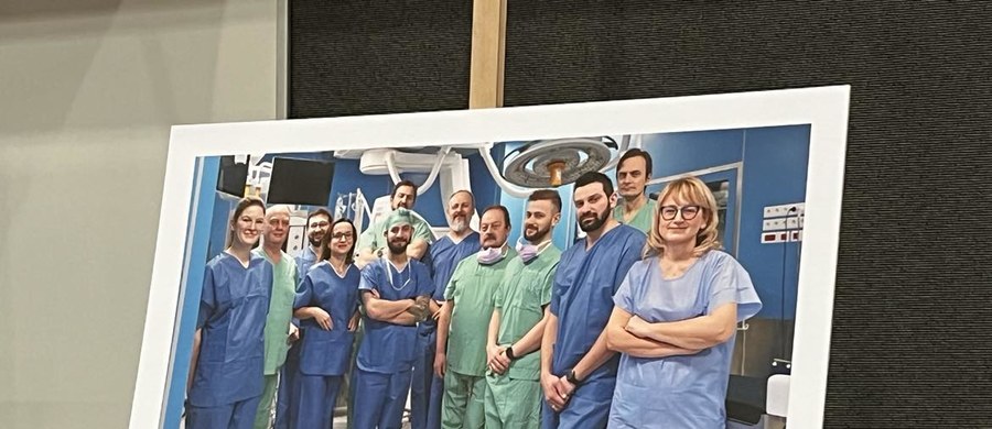 Setną transplantację serca wykonano w Uniwersyteckim Szpitalu Klinicznym we Wrocławiu. Taki wynik udało się osiągnąć w dwa lata. Jedną z pacjentek, która dostała szansę na nowe życie, jest mająca dziś prawie 23-lata Natalia Walczak. Serce przeszczepiono jej w 2021 roku.
