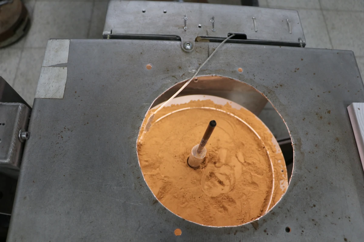 Niezwykłe laboratorium powstało w Akademii Górniczo-Hutniczej w Krakowie. Będą w nim badane różne materiały w warunkach obniżonej grawitacji. „Może to pomóc w eksploracji kosmosu, bo celem badań jest sprawdzenie, jaki wpływ na parametry substancji ma zmiana grawitacji” - mówił Malwina Kolano z Wydziału Inżynierii Lądowej i Gospodarki Zasobami AGH.