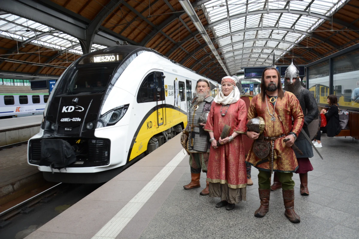 „Z przeszłości w przyszłość” to nowy projekt edukacyjny Kolei Dolnośląskich, w ramach którego wizerunki 31 historycznych władców Polski znajdą się na pojazdach przewoźnika. Pociągi KD otrzymają również imiona królów i książąt.