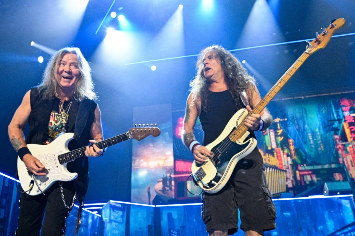 W drużynie Iron Maiden obok lidera zespołu wystąpił między innymi jego syn, George Harris i były reprezentant Szkocji Colin Hendry. Spotkanie przy linii bocznej obserwował gitarzysta Iron Maiden Adrian Smith. Mecz trwał pełne 90 minut i zakończył się bezbramkowym remisem.