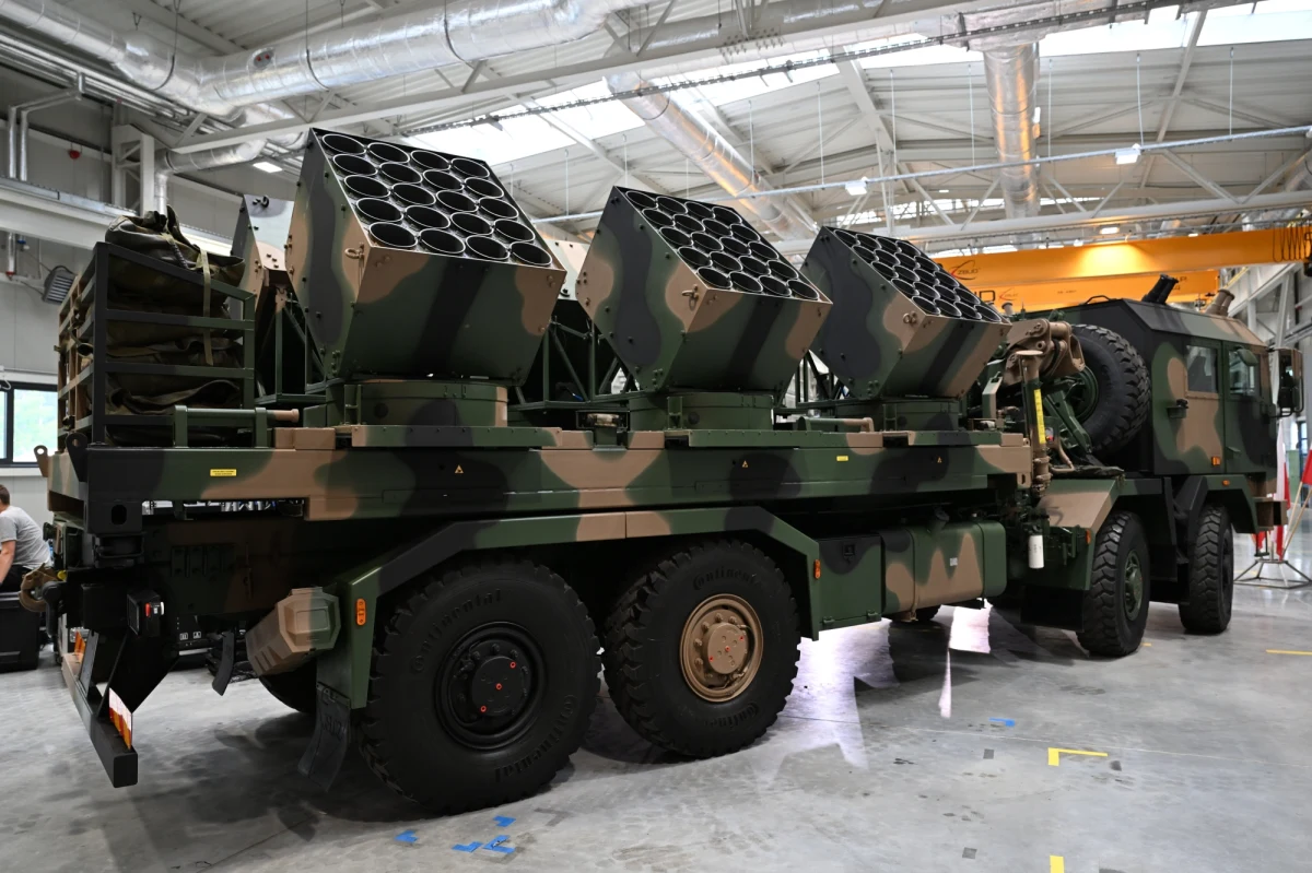 Umowy na dostawy pojazdów minowania narzutowego Baobab-K oraz miny do tych pojazdów zatwierdził w środę w Hucie Stalowa Wola wicepremier, minister obrony Mariusz Błaszczak.