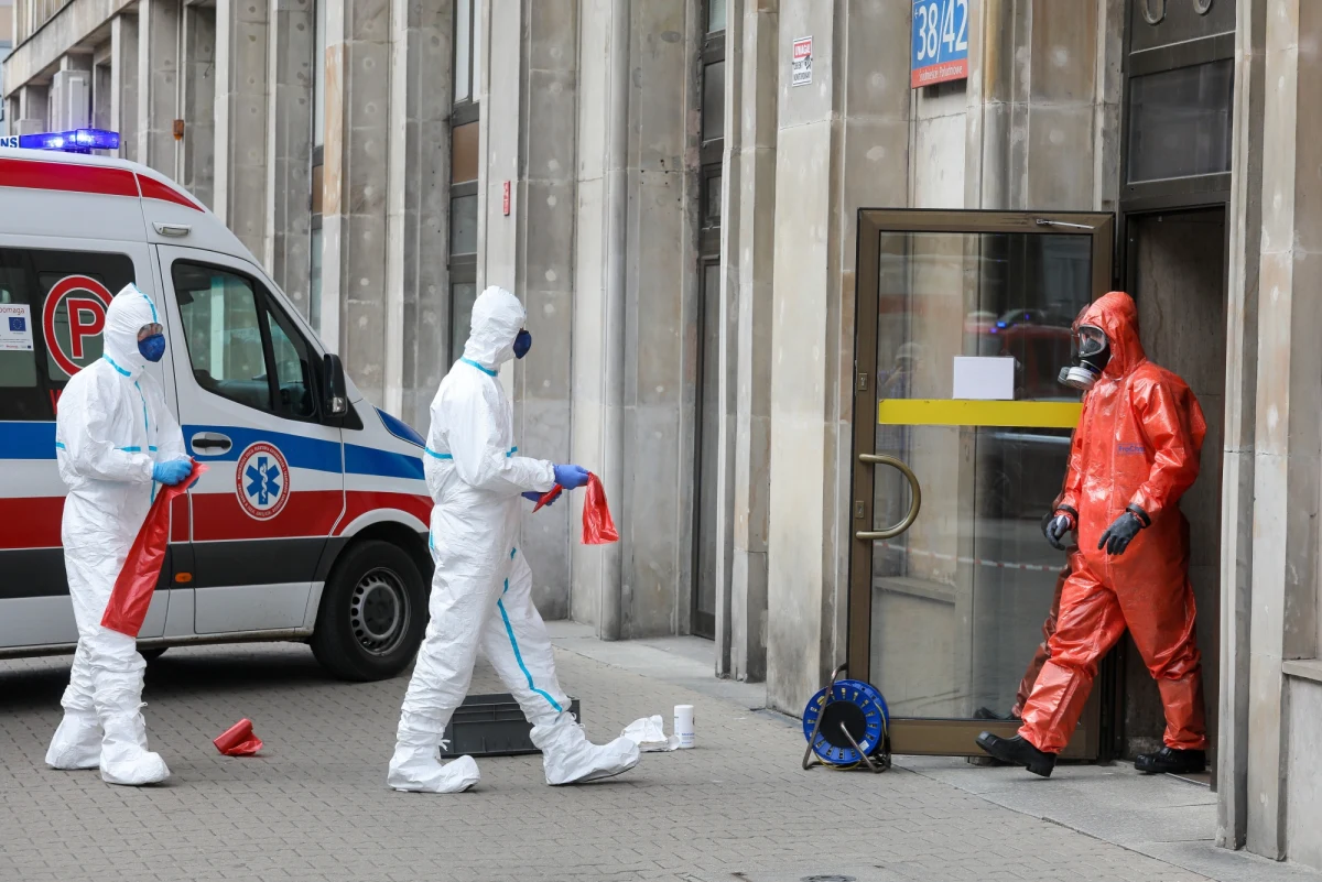 Do budynku prokuratury rejonowej przy ulicy Kruczej w Warszawie dostarczono kopertę z nieznanym proszkiem. Została zabezpieczona i trafi prawdopodobnie do laboratorium ABW - powiedział asp. sztab. Mariusz Florczak z komendy miejskiej Państwowej Straży Pożarnej.