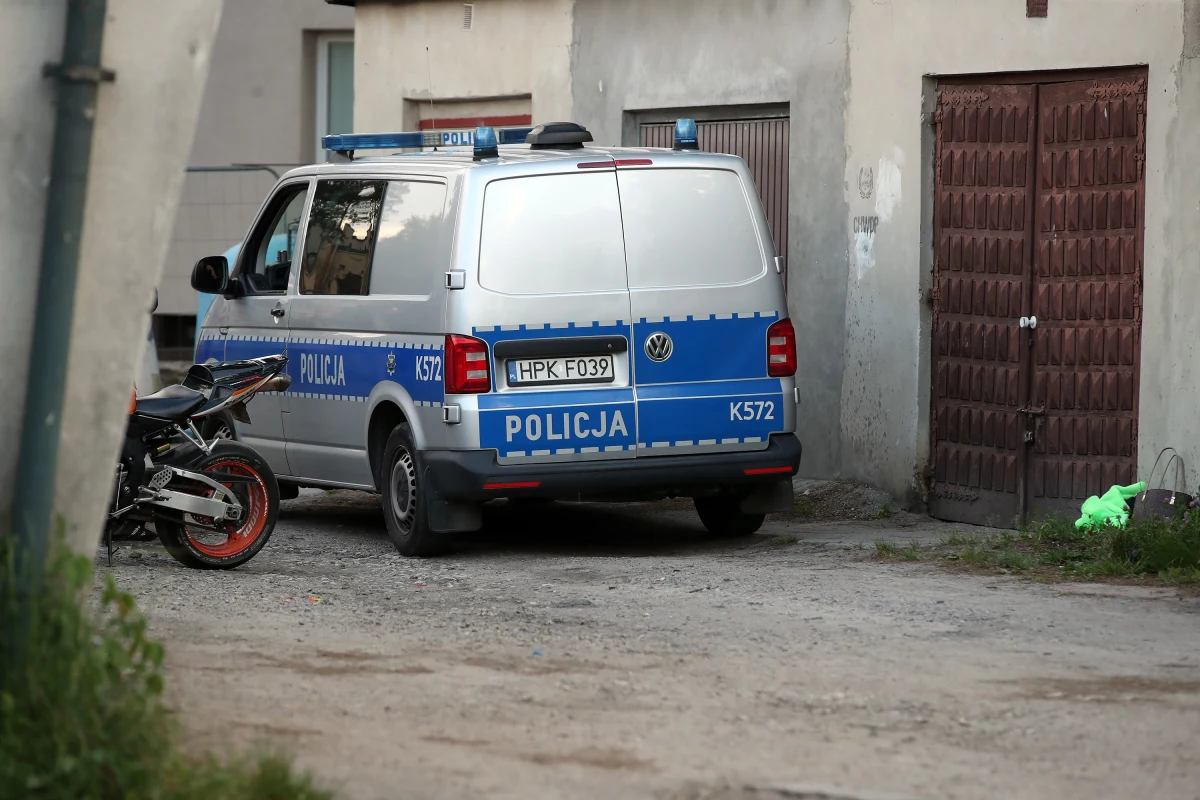 Mężczyzna z ranami kłutymi trafił do szpitala po ataku nożownika w Stalowej Woli - informuje Stalowka.net. Jego stan jest ciężki. Sprawca zbiegł, poszukuje go policja.