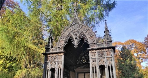 Rozpoczęła się konserwacja żeliwnego mauzoleum rodziny Braeunigów, którą dotacją w wysokości 300 tys. zł wsparło m.st. Warszawa - poinformował stołeczny konserwator zabytków.