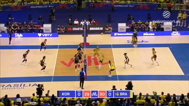 Skrót meczu Brazylia - Korea Południowa 3:0 (31:29, 25:16, 25:16).