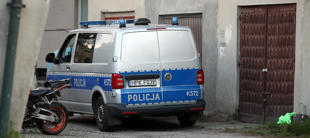 18-letni nożownik, któremu prokuratura postawiła zarzut usiłowania zabójstwa, formalnie przyznał się do stawianego mu zarzutu, ale nie uważa tego za próbę zabójstwa. Prokuratura złożyła do sądu wniosek o aresztowanie podejrzanego na trzy miesiące.
