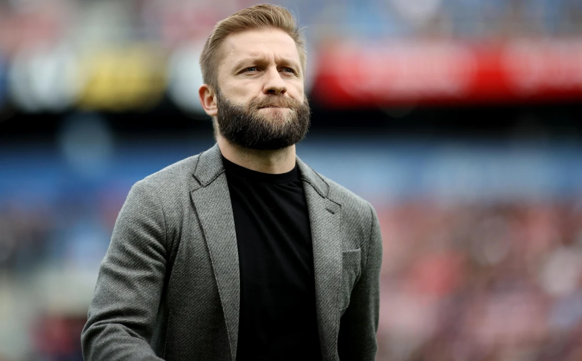 Należał do wielkiego polskiego trio w Borussii Dortmund. Dwukrotny mistrz Niemiec, zdobywca Pucharu Niemiec i trzykrotny zdobywca Superpucharu Niemiec. Czołowa postać reprezentacji Polski, ale także człowiek, który podniósł z kolan Wisłę Kraków. W biało-czerwonej koszulce reprezentacji występował nie tylko na boisku, ale też w reklamie sieci supermarketów. Prywatnie - siostrzeniec byłego selekcjonera. Jakub Błaszczykowski klamrą domknie dziś rozdział swojej reprezentacyjnej kariery.