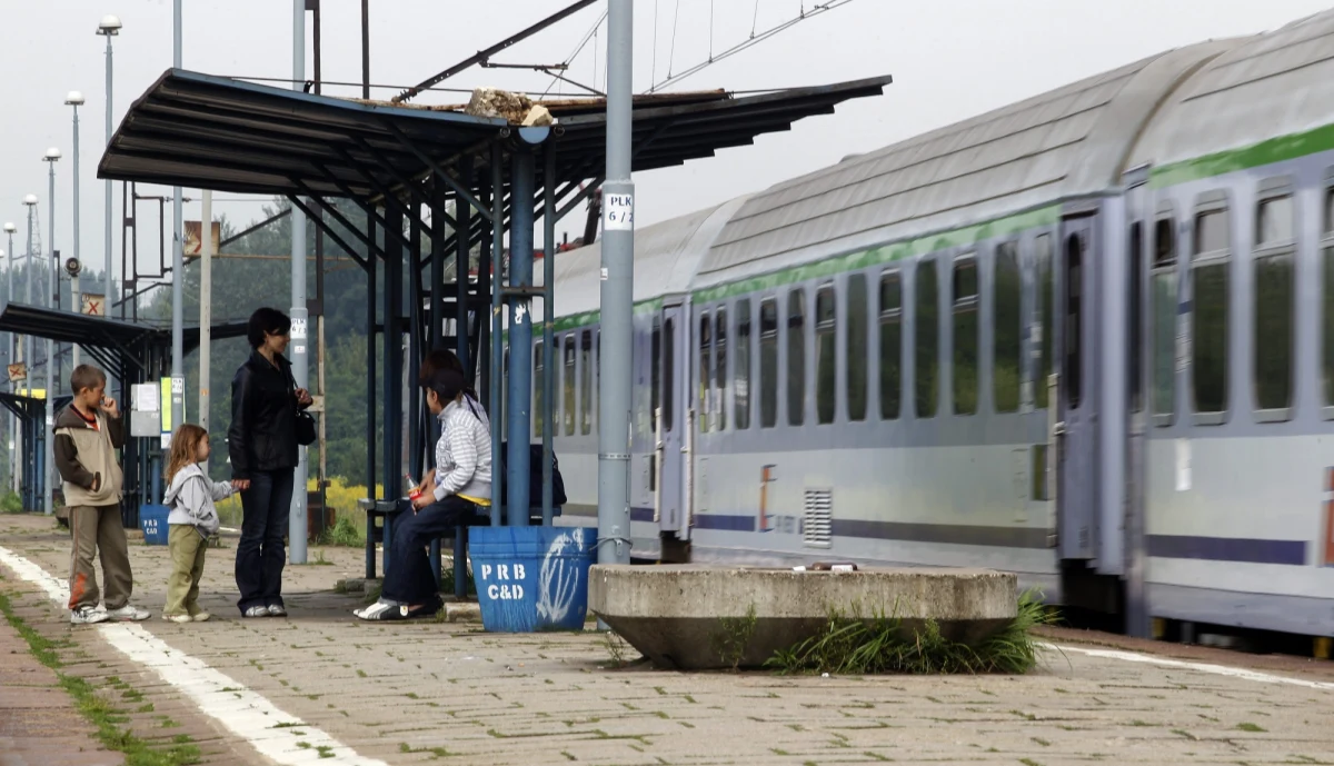 ​Przebudowywany, opuszczony wcześniej budynek głównego dworca kolejowego w Dąbrowie Górniczej (Śląskie) zostanie otwarty dla podróżnych przez spółkę PKP SA latem 2023 r. - poinformował prezydent Dąbrowy Górniczej Marcin Bazylak.