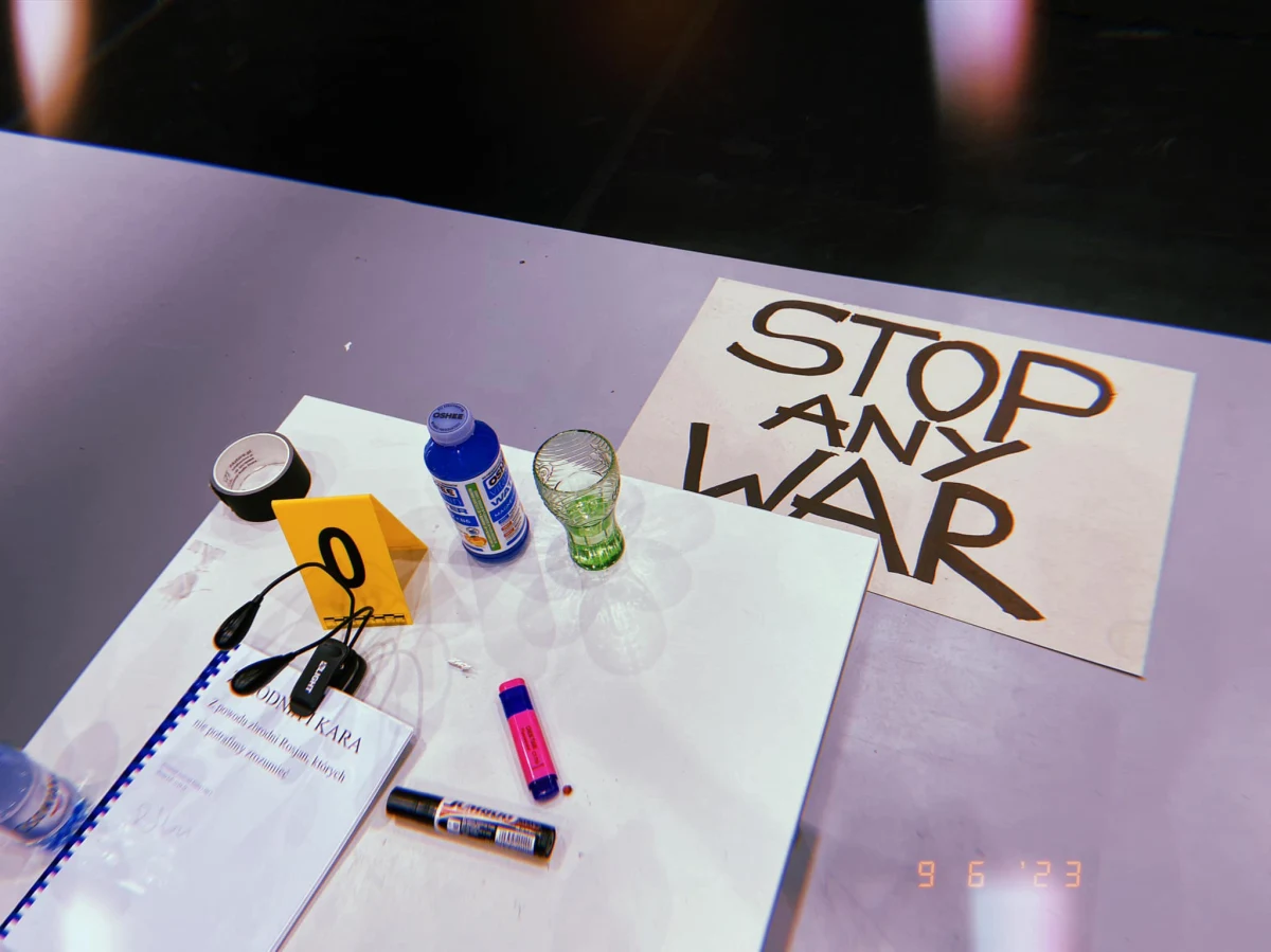 ​“Zbrodnia i kara. Z powodu zbrodni Rosjan, których nie potrafimy zrozumieć". To tytuł najnowszego spektaklu wrocławskiego Teatru Polskiego w Podziemiu. Przedstawienie powstało na podstawie materiałów dokumentujących zbrodnie rosyjskie w Ukrainie. Premiera 16 czerwca we wrocławskim Centrum Sztuk Performatywnych Piekarnia.