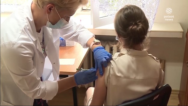 W Polsce funkcjonuje program darmowych szczepień przeciwko wirusowi HPV. Bezpłatne szczepienia przysługują dzieciom w wieku 12 i 13 lat. Wirus HPV jest największą przyczyną rozwoju raka szyjki macicy u kobiet. Mężczyzn obarcza ryzykiem zachorowania na nowotwory szyi lub głowy.
Materiał dla "Wydarzeń" przygotowała Agnieszka Molęda. 