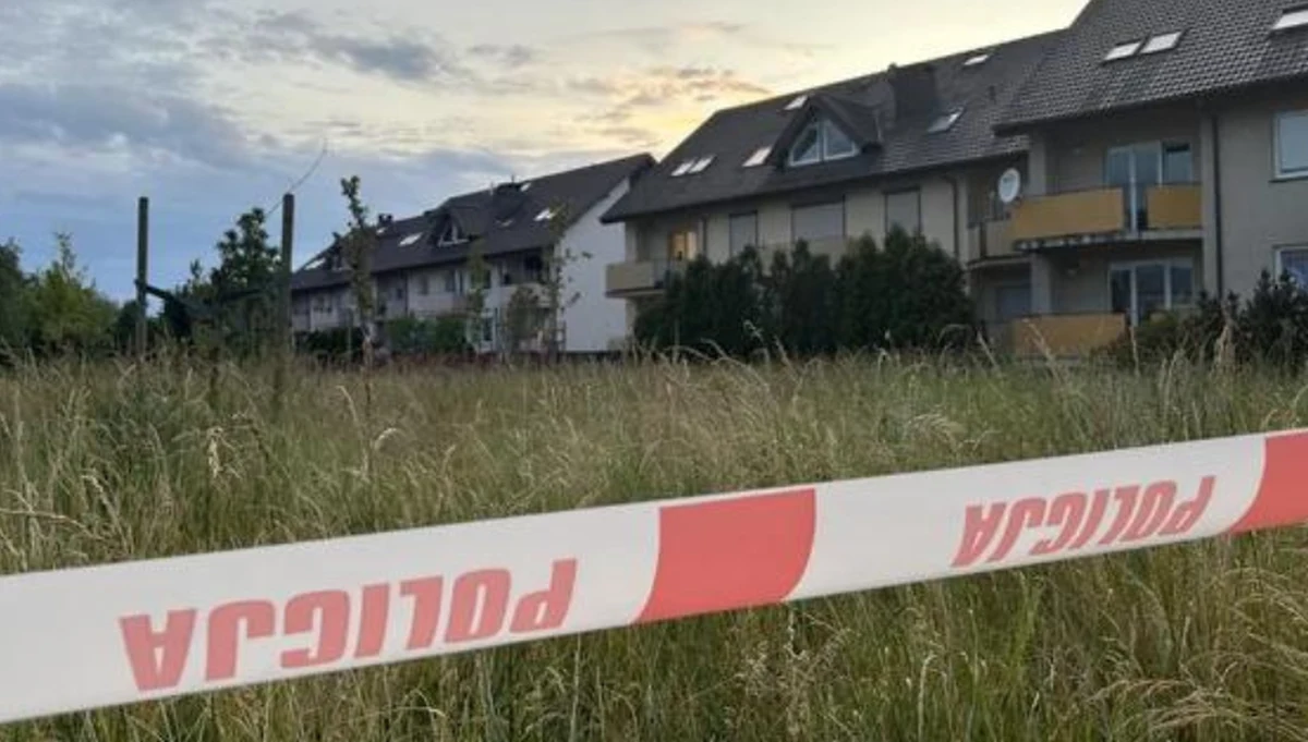 Ciała trzech osób znaleźli policyjni antyterroryści w mieszkaniu przy ul. Kasjopei na osiedlu Warszewo w Szczecinie. Policję wezwali świadkowie, którzy późnym popołudniem zgłosili, że słyszeli huk przypominający wystrzały z broni palnej.