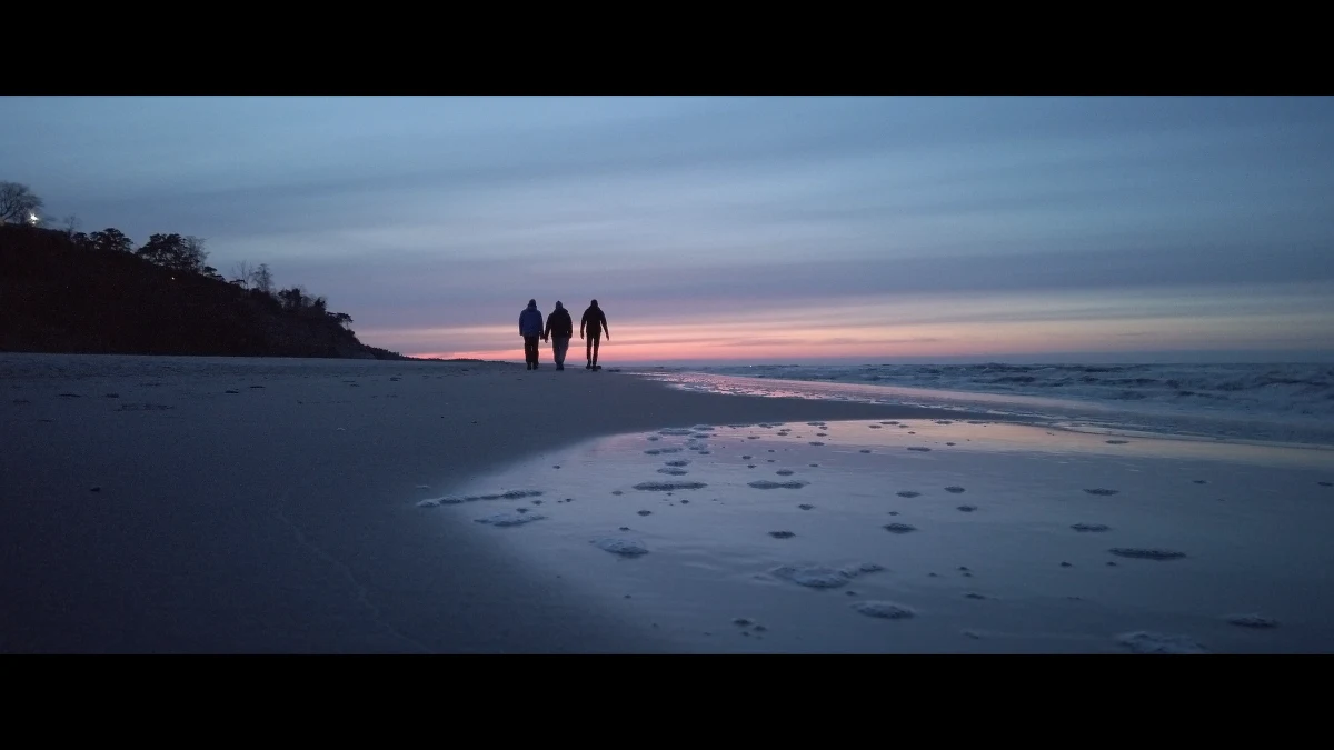 Reżyserka Dominika Montean-Pańków przedostała się do świata zakonników, żeby opowiedzieć o codzienności medialnie niedostępnej. Poprzez historie 13 młodych mężczyzn przygotowujących się do kapłaństwa pokazuje intymne spojrzenie na poszukiwanie swojego miejsca w świecie. "To jest film dla wierzących, dla niewierzących i dla tych wątpiących również" - mówi w RMF FM Pańków. Film "Głos" 16 czerwca wchodzi do kin studyjnych.
