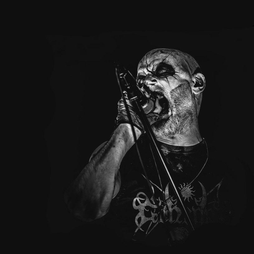 Blackmetalowy Taake z Norwegii przygotował nową płytę, która ujrzy światło dzienne 1 września. 