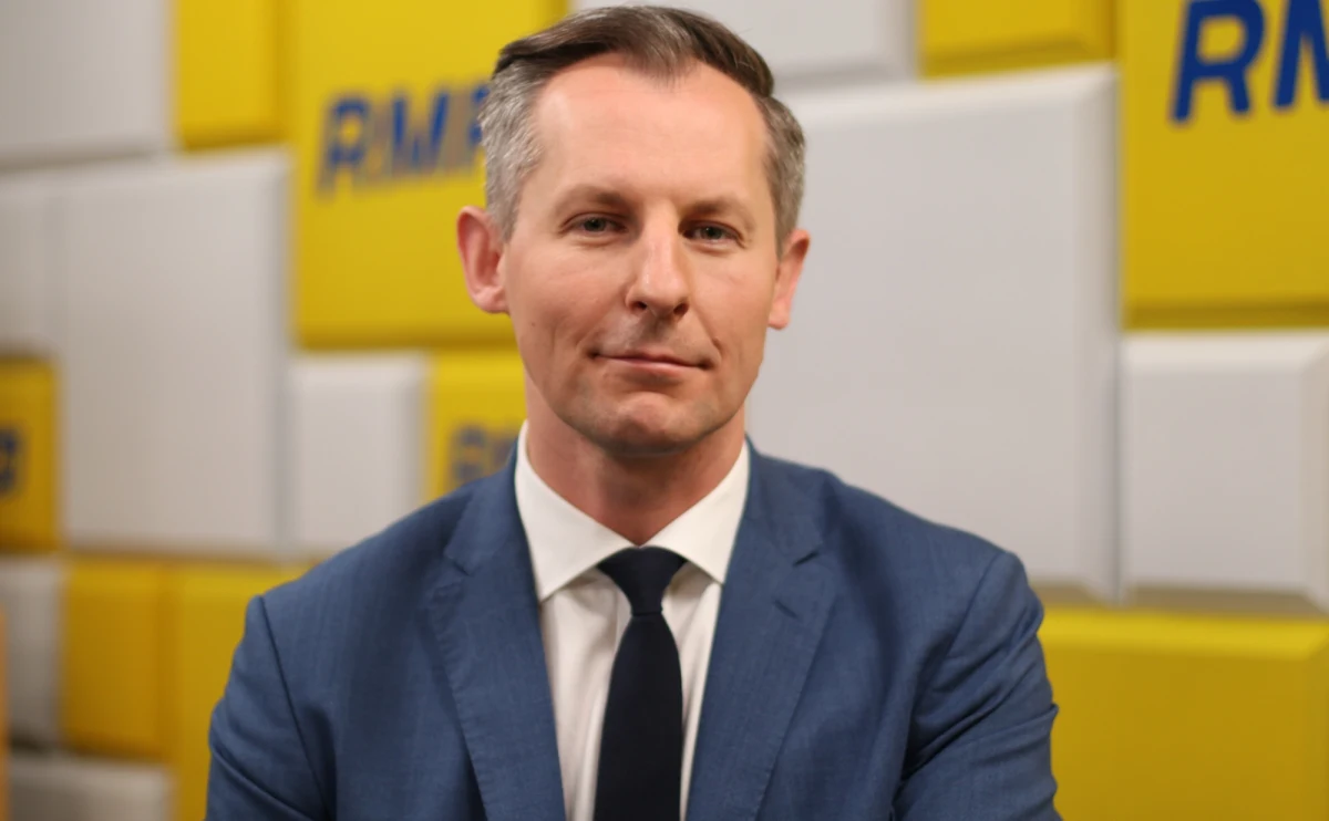 "Banki muszą mieć świadomość tego, że muszą działać niezależnie, uczciwie. Jakiekolwiek niedozwolone porozumienie nie może mieć miejsca" – mówił w Rozmowie w południe w RMF FM Tomasz Chróstny, prezes Urzędu Ochrony Konkurencji i Konsumentów. W ten sposób odpowiedział na pytanie, czy po wczorajszym orzeczeniu TSUE ws. frankowiczów banki mają prawo podnosić nam opłaty.